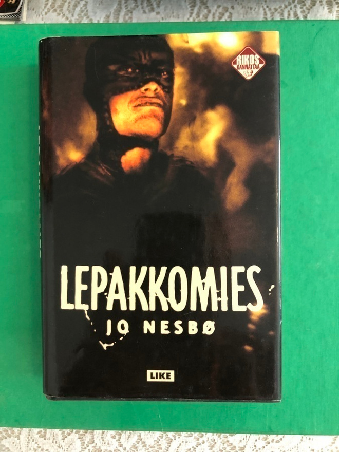 Jo Nesbø: Lepakkomies. 2001. 1.painos.