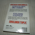Spillane Kerrasta poikki, Mike Hammer / Kuoleman kauppiaat - pikkukuva 2