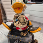 Massiivinen Disney Roope Ankka -keräilypatsas (52 cm / 5 kg) - pikkukuva 2