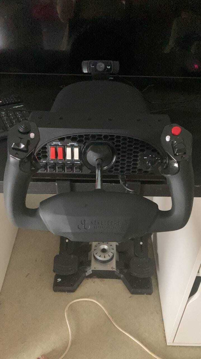 Honeycomb Alpha Flight Yoke + Switch Panel (PC) kuitti+takuu