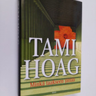Tami Hoag : Minkä taakseen jättää - pikkukuva 1