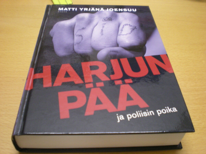 Matti Yrjänä Joensuu: Harjunpää ja poliisin poika