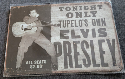 Peltikyltti Elvis Presley uusi