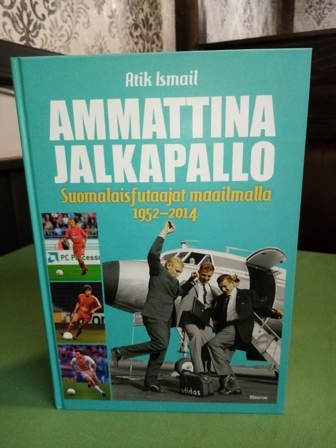 ISMAIL :  Ammattina Jalkapallo ( SIGNED)