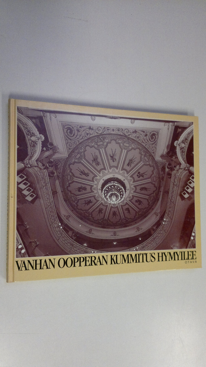 Vanhan oopperan kummitus hymyilee (signeerattu)