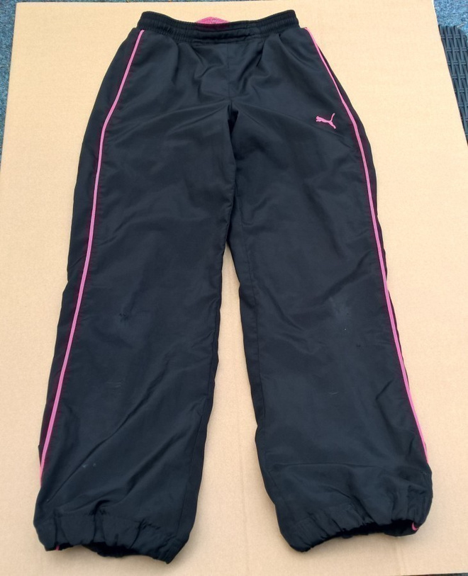 PUMA TUULIPUVUN HOUSUT KOKO 140 MUSTA/PINKKI