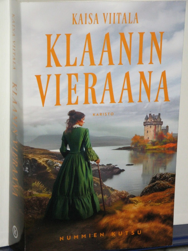 Kaisa Viitala : KLAANIN VIERAANA