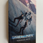 Veronica Roth : Uskollinen - pikkukuva 1