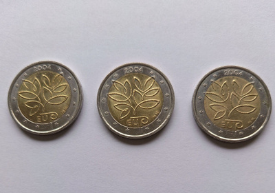 Suomi 2€ juhlaraha v. 2004. 3 kpl nk. risurahoja.