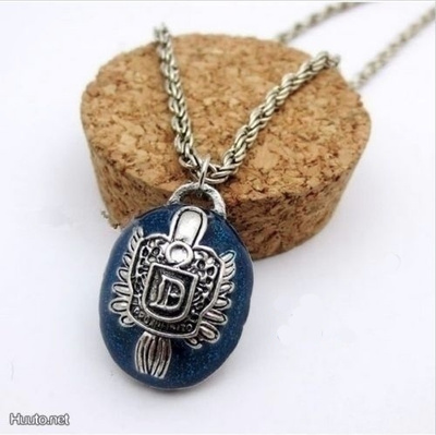 848 .. Retro Vampire Sininen Lapis Lazuli .. Kaulakoru