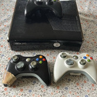 XBOX 360 S konsoli + 3 kpl ohjaimia - pikkukuva 1