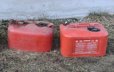 Perämoottorin tankkeja