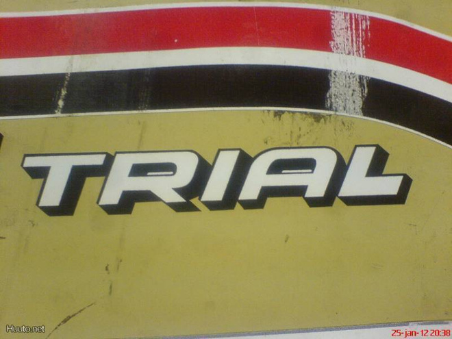 Tunturi Trial 80-87 katteen TRIAL tarra
