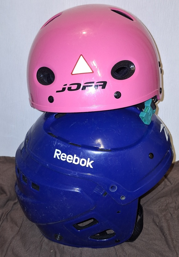 Kypärät Jofa Rear M ja Reebok 55-62