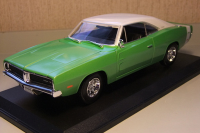 Dodge charger R/T -69 1:18 ALE!