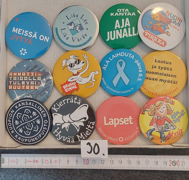 rintamerkki paketti nro 30 : ISO 12 kpl TEKSTI / ISKULAUSE