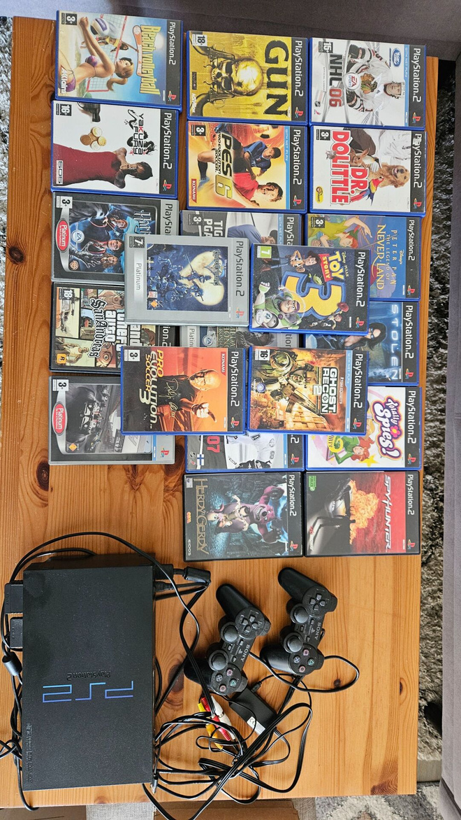 Playstation 2, ohjaimet, pelejä ja adapteri AV to HV