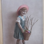 Pikkuleidi tuo korissa pääsiäismunia ja pajunkissoja p, 1917 - pikkukuva 1