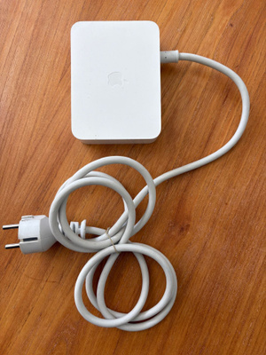 Apple Cinema display 65 W power adapter