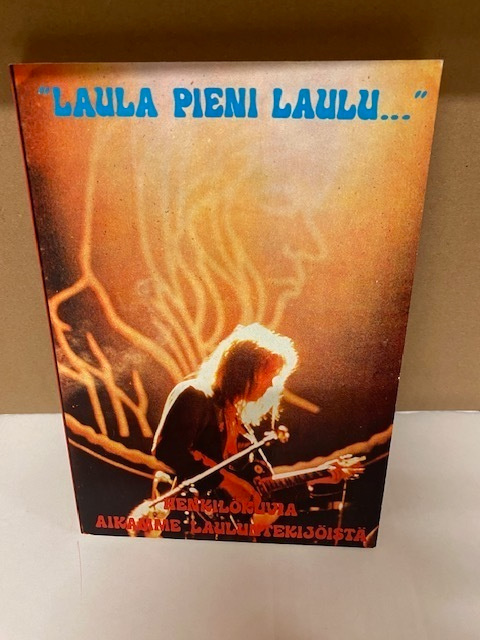 Laula pieni laulu, henkilökuvia