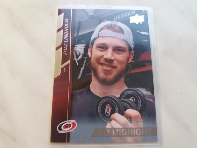 2015-16 Upper deck Midnight #34 Elias Lindholm /25