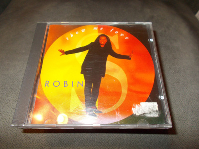 CD ROBIN S ** SHOW ME LOVE **