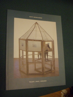 Outi Heiskanen: Talot / Hus / Houses (1996) Sis.postikulut