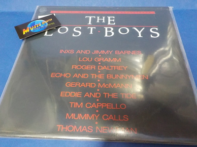 OST - THE LOST BOYS M-/EX EU 1987 PAINOS LP