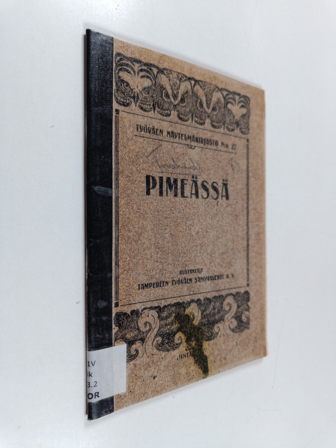 Karl-Erik Forslund : Pimeässä : uninäytelmä 1 näytöksessä