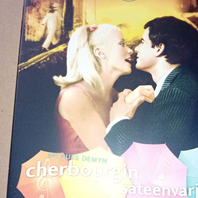 DVD CHERBOURGIN SATEENVARJOT ( SIS POSTIKULU)