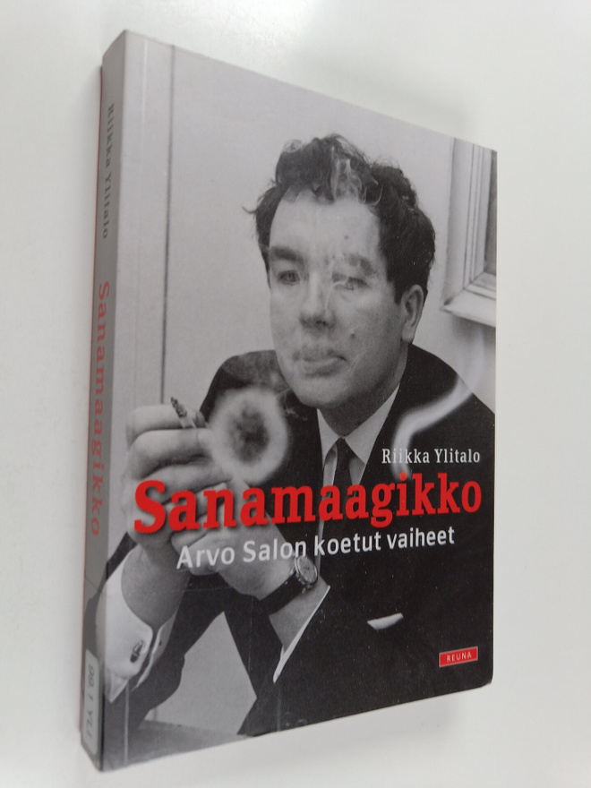 Riikka Ylitalo : Sanamaagikko