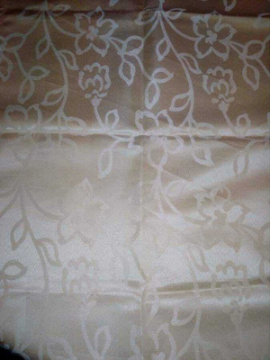 Vaaleankeltainen satiini kaitaliina 150x45cm