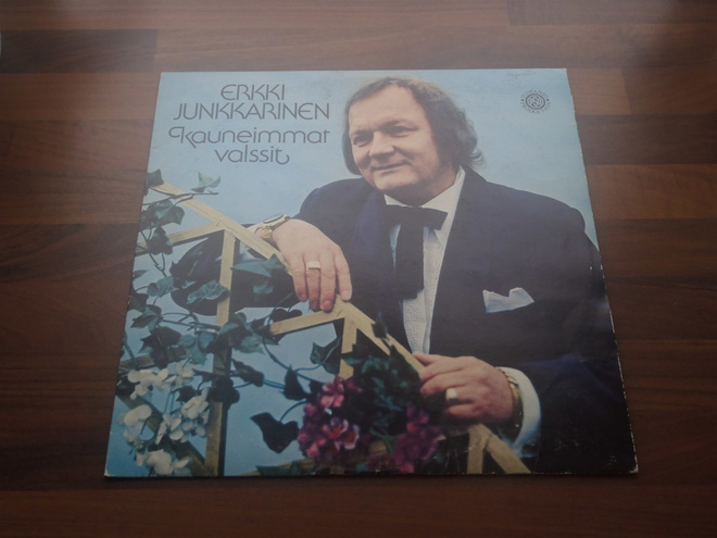 ERKKI JUNKKARINEN - KAUNEIMMAT VALSSIT ( LP . VINYYLI )