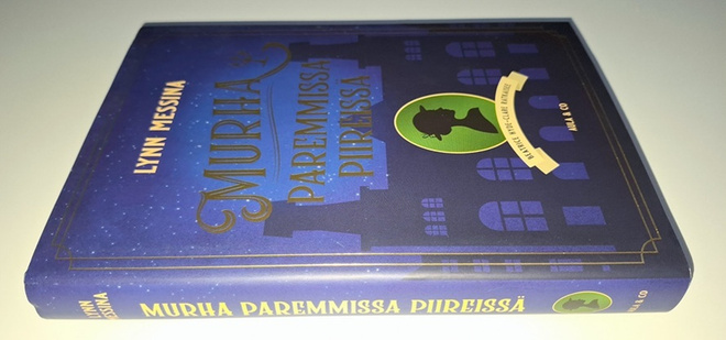 Lynn Messina : Murha paremmissa piireissä (sid.)
