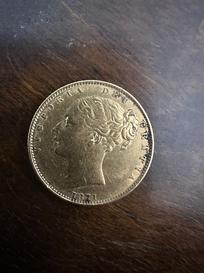 Kultakolikko / Gold Sovereign 1871 Queen Victoria Young Head