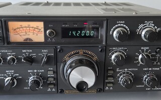 KENWOOD TS-830S + AT-230 + MC-60