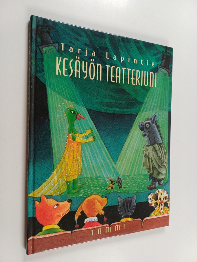 Tarja Lapintie : Kesäyön teatteriuni : eli miten teatteri...