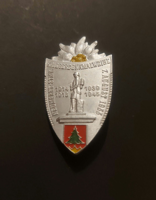 Saksankielinen sotamuistomerkki rintamerkki 1955