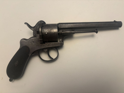 Piikkipatruuna revolveri 11mm