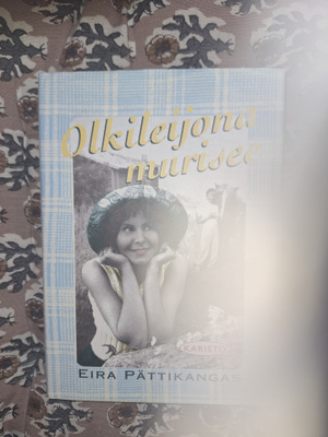 Eira Pättikangas : Olkileijona murisee 1p