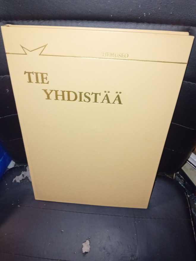 Sälejoki-Hiekkanen : Tie yhdistää ( SIS POSTIKULU )