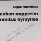 Vanhan oopperan kummitus hymyilee (signeerattu) - pikkukuva 3