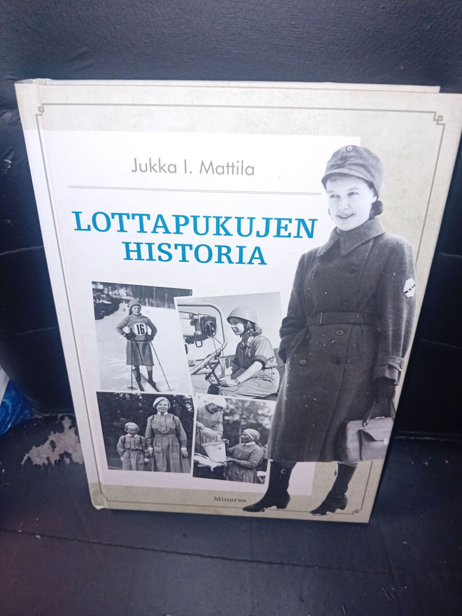 Mattila : Lottapukujen historia  ( SIS POSTIKULU )