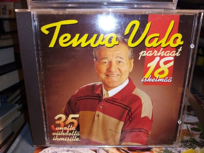 CD TEUVO VALO : PARHAAT 18 ISKELMÄÄ ( SIS POSTIKULU)