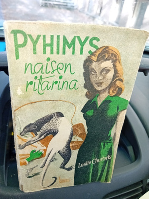 Leslie Charteris : Pyhimys naisen ritarina  ( SIS POSTIKULU