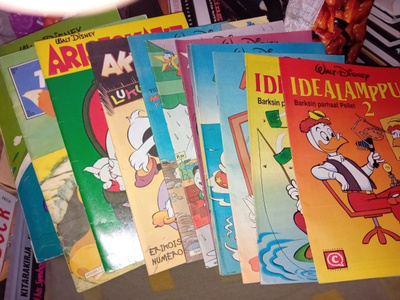 12 kpl Disney lehti keräilypaketti ( SIS POSTIKULU  )