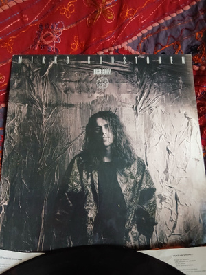 Mikko Kuustonen. -Musta jalokivi. LP