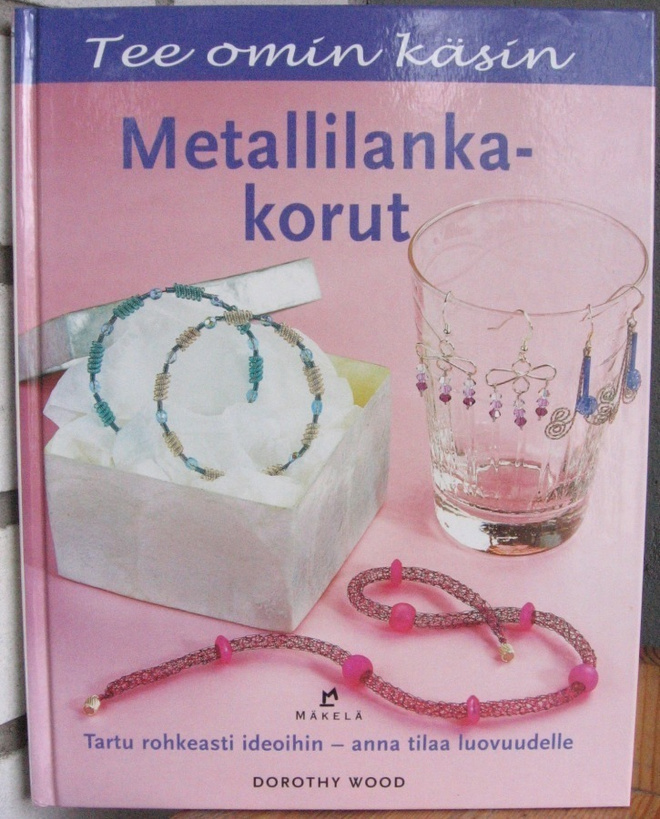 Dorothy Wood: Metallilankakorut, Kustannus-Mäkelä 2005. 96 s