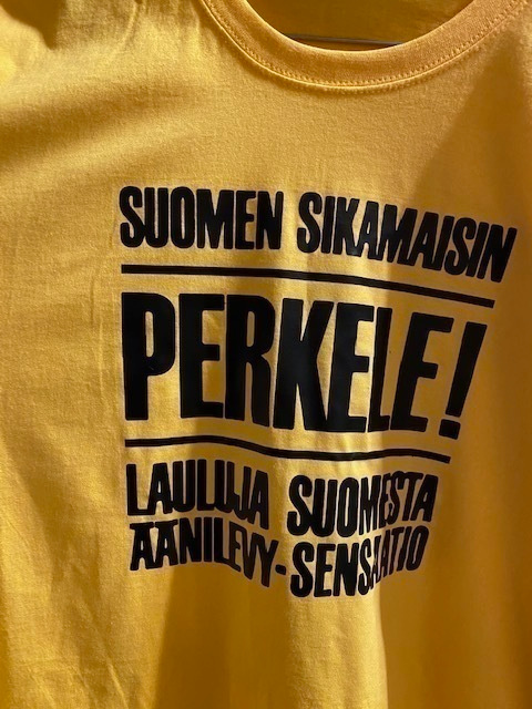 Suomen Sikamaisin Perkele t-paita