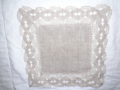 Pellavaliina pitsireunuksella 26x26 cm